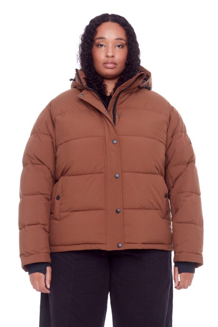 FORILLON PLUS | WOMEN'S VEGAN DOWN (RECYCLED) SHORT QUILTED PUFFER JACKET. MAPLE (PLUS SIZE) - Image 2